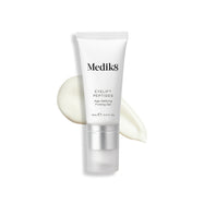 Tuba Eyelift Peptides stojí vzpřímeně, s texturou produktu zobrazenou jako vzorek za ní.