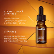Láhev séra Medik8 C-Tetra Eye na pozadí v teplé oranžové barvě. Text zdůrazňuje stabilizovaný vitamín C, který má vyhlazující a rozjasňující účinky a působí jako antioxidant, a vitamín E, který pleť vyživuje a posiluje účinek vitamínu C.