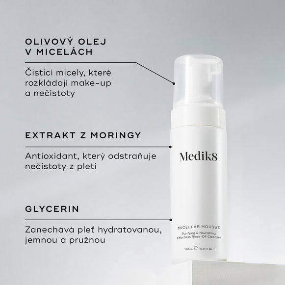Lahvička Medik8 Micellar Mousse je vystavena na bílém podstavci. Čáry propojují lahvičku s textem vysvětlujícím klíčové složky:

Micely s obsahem olivového oleje pro rozpuštění make-upu

Extrakt z moringy pro odstranění nečistot

Glycerin pro hydrataci-hover-25
