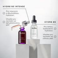 Lahvičky Medik8 Hydr8 B5 Intense a Hydr8 B5 stojí na bílých podstavcích na čistém, světlém pozadí.
Text uvádí benefity:
HYDR8 B5 INTENSE
Pro zesílenou, dlouhotrvající hydrataci
Ideální pro normální až dehydratovanou pleť
HYDR8 B5
Pro lehkou každodenní hydrataci
Ideální pro normální až citlivou pleť