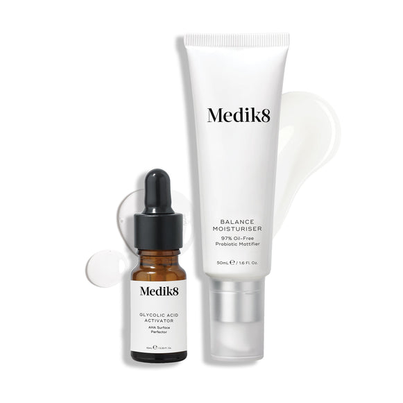 Balance Moisturiser a Glycolic Acid Activator jsou zobrazeny spolu se vzorkem jejich textury vedle nich.-22