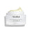 Otevřený skleněný kelímek Medik8 Daily Radiance Vitamin C je zobrazen s bohatou špičkou světle žlutého krému nahoře. Text označuje produkt jako 50ml C-Tetra krém SPF 30 – dvoukrokový (2-in-1) hydratační krém.