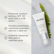 Tuba Advanced Day Eye Protect leží na mramorovém povrchu vedle zeleného listu kapradiny. Text zdůrazňuje její ochranu SPF 30, prevenci viditelných známek stárnutí a schopnost rozjasnit a redukovat otoky v očním okolí.