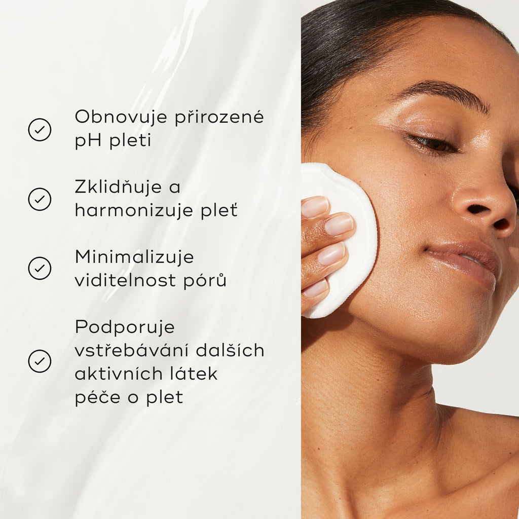 Vedle modelky používající toner je zobrazen seznam benefitů.

Text uvádí, že toner:

obnovuje rovnováhu pH pleti
zklidňuje pleť
zjemňuje póry
podporuje vstřebávání dalších aktivních složek péče o pleť