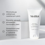 Maska Natural Clay Mask je umístěna na bílém geometrickém bloku. Tři odrážky s fajfkami uvádějí benefity:
Zjemňuje vzhled zvětšených pórů
Pomáhá obnovit přirozenou rovnováhu pleti
Zanechává pleť hydratovanou a viditelně vyčištěnou
