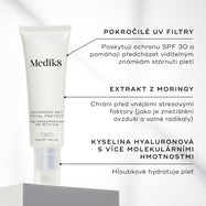 Advanced Day Total Protect je zobrazen. Textové popisky ukazují jeho klíčové složky:Advanced UV filtry (ochrana SPF 30)
Moringa extrakt (chrání před environmentálními stresory)
Vícehmotnostní kyselina hyaluronová (hloubkově hydratuje pleť)