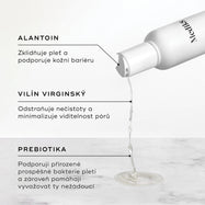 Z lahvičky Daily Refresh Balancing Toner se nalévá tekutina.

Text zvýrazňuje klíčové složky:

Allantoin pro zklidnění pleti
Vilín (Witch Hazel) pro zjemnění pórů
Prebiotika pro rovnováhu kožního mikrobiomu