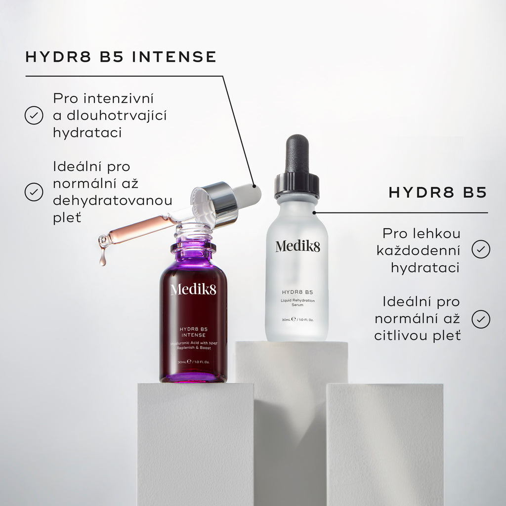 Lahvičky Medik8 Hydr8 B5 Intense a Hydr8 B5 stojí na bílých podstavcích na čistém, světlém pozadí.
Text uvádí benefity:
HYDR8 B5 INTENSE
Pro zesílenou, dlouhotrvající hydrataci
Ideální pro normální až dehydratovanou pleť
HYDR8 B5
Pro lehkou každodenní hydrataci
Ideální pro normální až citlivou pleť