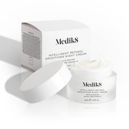 Fotografie sklenice nočního vyhlazujícího krému Intelligent Retinol Smoothing Night Cream spolu s krabičkou.