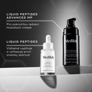 Porovnání mezi LIQUID PEPTIDES ADVANCED MP (v černé lahvičce s pumpičkou), který je určen pro pokročilou redukci hlubokých vrásek, a LIQUID PEPTIDES (v bílé lahvičce s kapátkem), který viditelně vypíná a vyhlazuje první známky stárnutí.