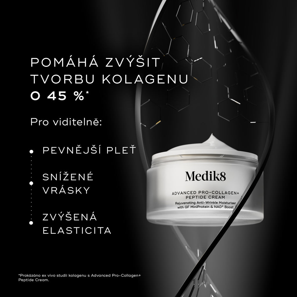 Krém Medik8 Advanced Pro-Collagen+ Peptide Cream v kelímku na černém pozadí s abstraktními strukturálními grafickými prvky. Text uvádí, že pomáhá zvýšit produkci kolagenu o 45 %, což vede k viditelně pevnější pokožce, redukci vrásek a zvýšení pružnosti.