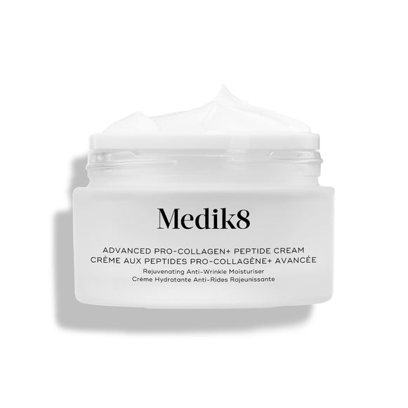 Kelímek krému Medik8 Advanced Pro-Collagen+ Peptide Cream na bílém pozadí.-2