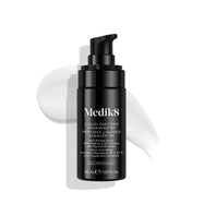 Lahvička séra Medik8 Liquid Peptides Advanced MP s oceněními na bílém pozadí.